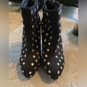 Brand new ankle boots. No missing rhinestones and they zip up:)